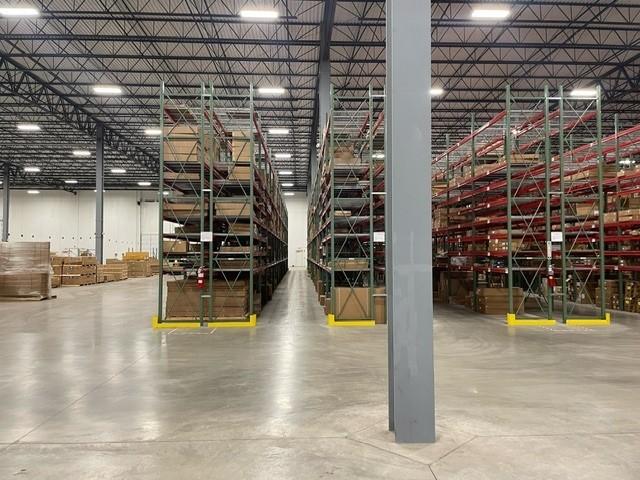 Local Warehouse for E-Commerce: Strategic Locations Over Proximity
